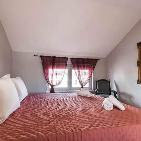 Artistic Penthouse In Center Sevastopol Апартаменти
