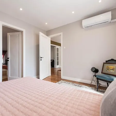 Апартаменти Artistic Penthouse In Center Sevastopol Варна