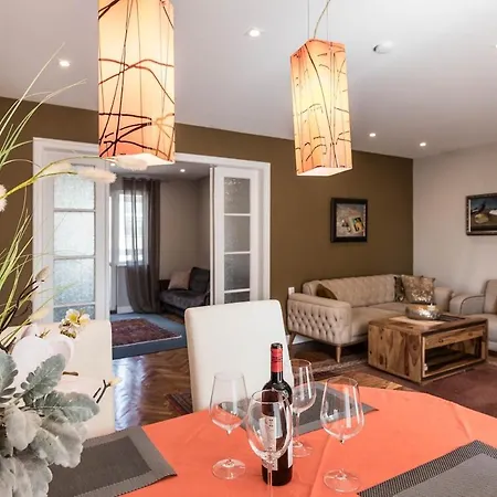 Artistic Penthouse In Center Sevastopol Апартаменти