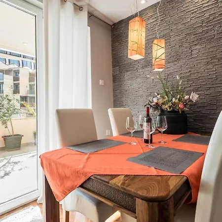 Artistic Penthouse In Center Sevastopol Апартаменты