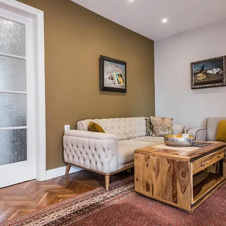 Апартаменти Artistic Penthouse In Center Sevastopol