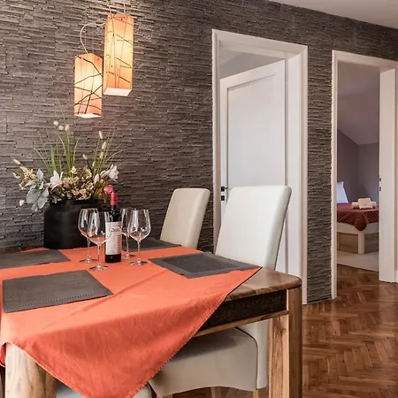 Апартаменти Artistic Penthouse In Center Sevastopol *