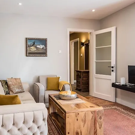 Artistic Penthouse In Center Sevastopol Апартаменти