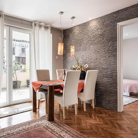 Artistic Penthouse In Center Sevastopol Апартаменты