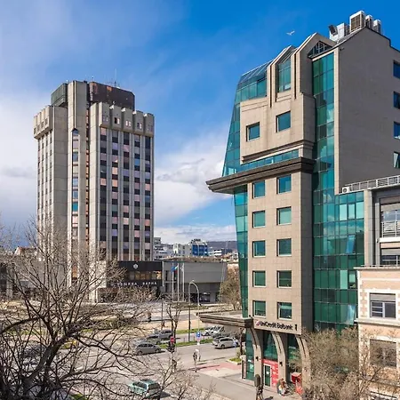 Artistic Penthouse In Center Sevastopol Апартаменти