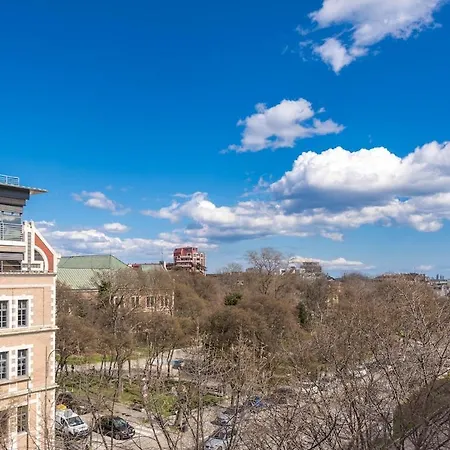 Artistic Penthouse In Center Sevastopol Апартаменты